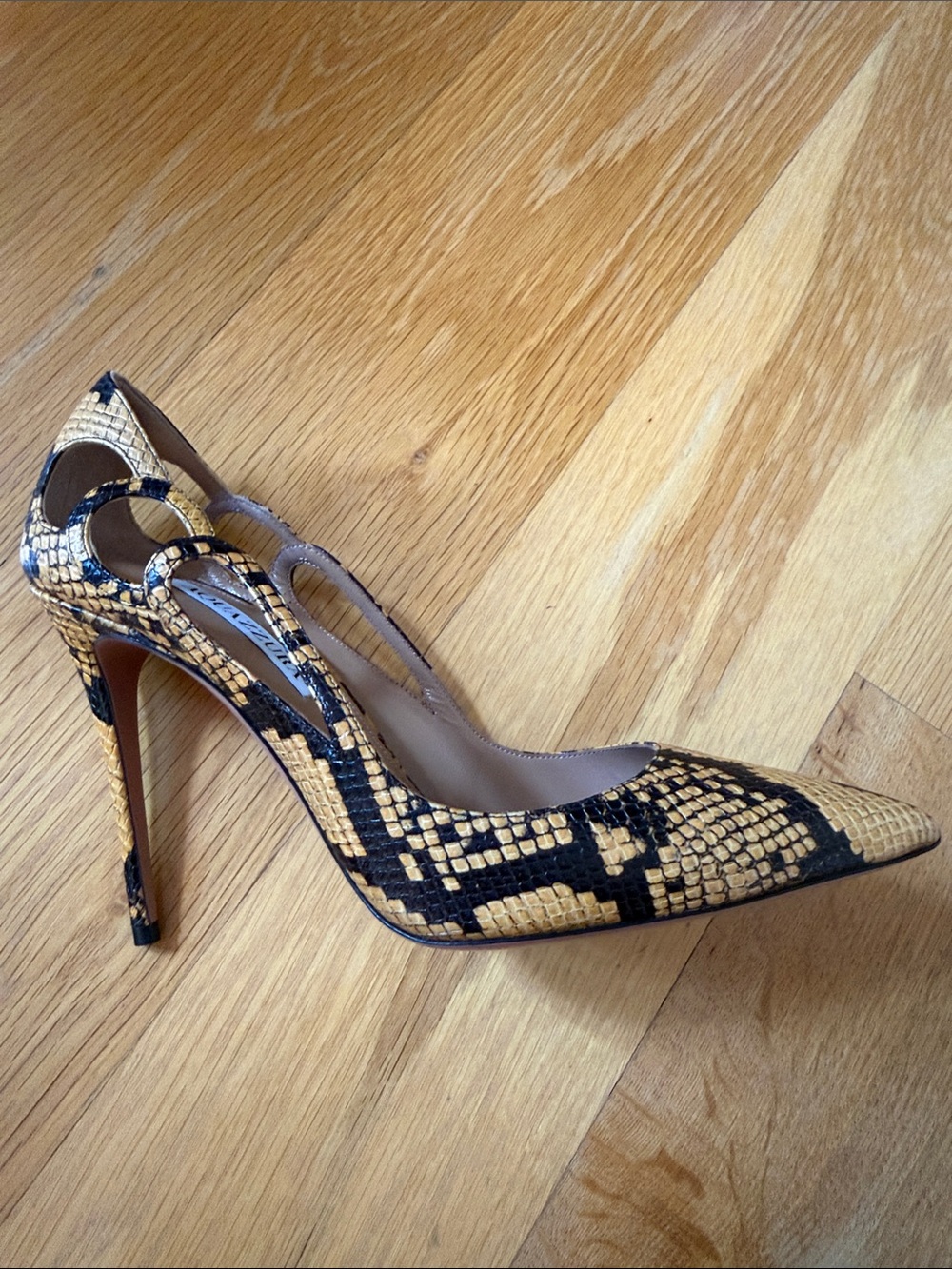 Aquazzura Black and Yellow Snake-Print Pointed Toe Pumps Size 40 - Picture 7 of 7